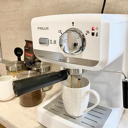 For 4 Guests Next To Mall & Free Street Parking דירה