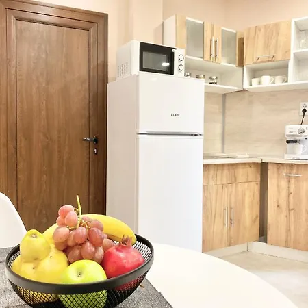 For 4 Guests Next To Mall & Free Street Parking