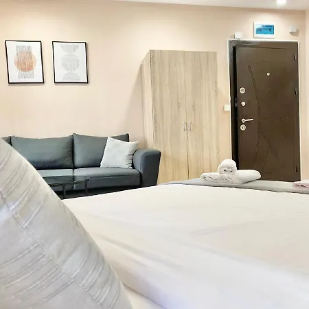 For 4 Guests Next To Mall & Free Street Parking Apartament *