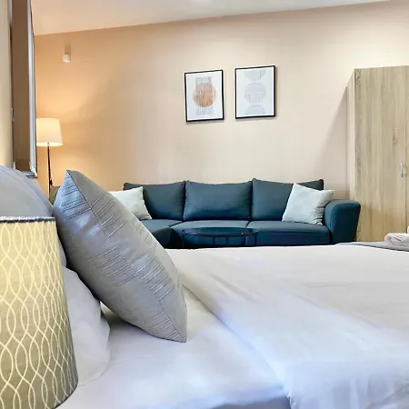 For 4 Guests Next To Mall & Free Street Parking סטרה זגורה