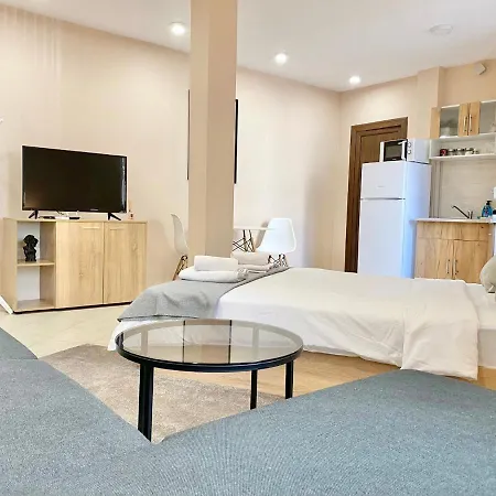 For 4 Guests Next To Mall & Free Street Parking Apartament *