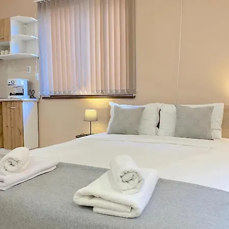 For 4 Guests Next To Mall & Free Street Parking דירה *