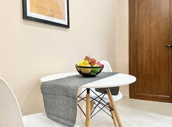 For 4 Guests Next To Mall & Free Street Parking * Stara Zagora