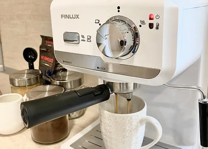 For 4 Guests Next To Mall & Free Street Parking Apartament