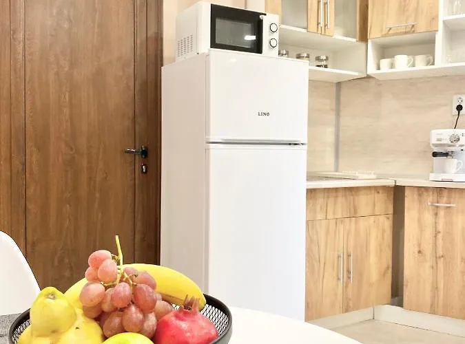 For 4 Guests Next To Mall & Free Street Parking